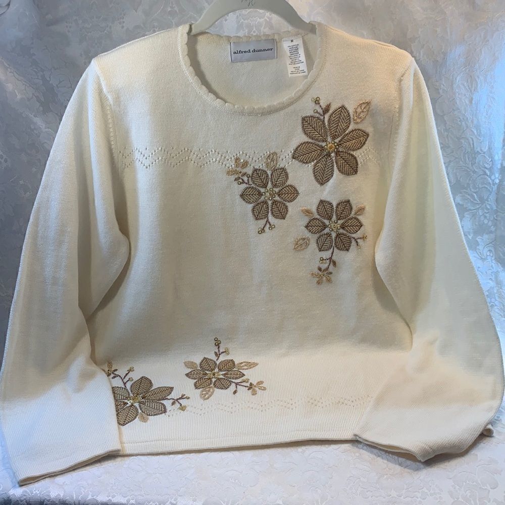 Alfred Dunner Sweater Medium Beige Flower Sequins Beads Accents Woman’s Used